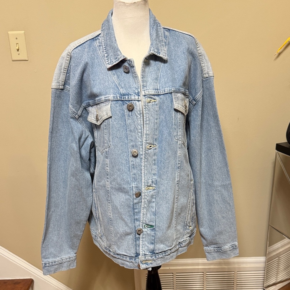 Vintage Rare Tommy Hilfiger Light Blue Jean Men’s Jacket Size XXL/TTG pre-owned.